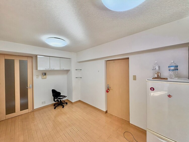居間 飾り過ぎないシンプルな内装と偏り過ぎないデザインで統一しました。