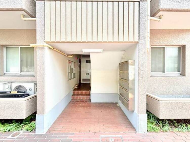 エントランス 広々とした玄関でお客様をお出迎え。明るく気持ちの良い玄関は気持ちが盛り上がります。