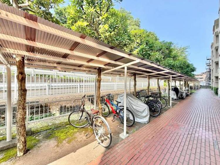 その他 自転車置場の空き状況は担当者までお問い合わせくださいませ。