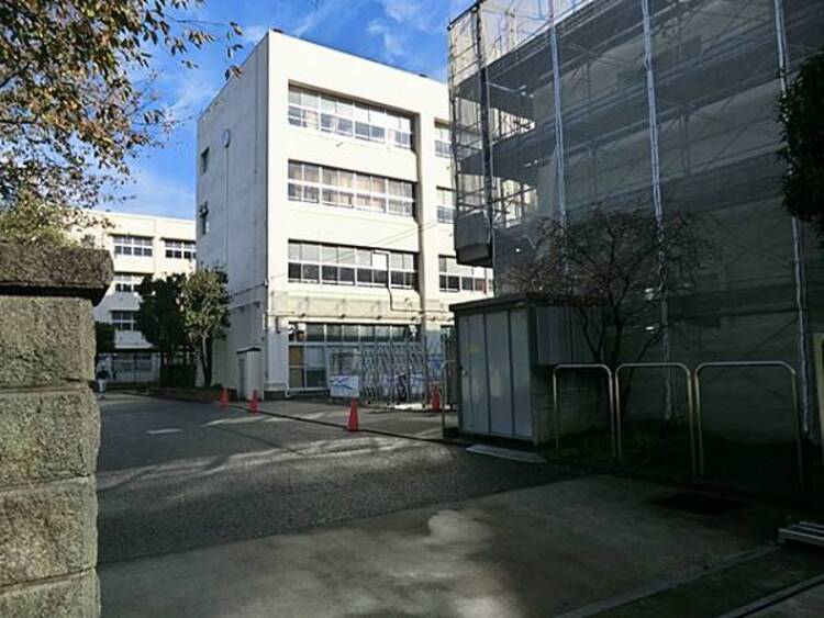 周辺 城郷中学校	620m