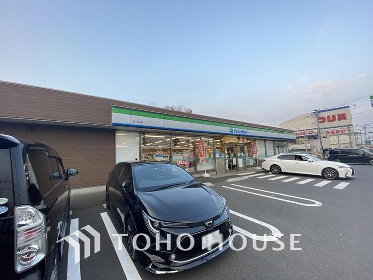周辺 ファミリーマート 佐江戸店まで約700m