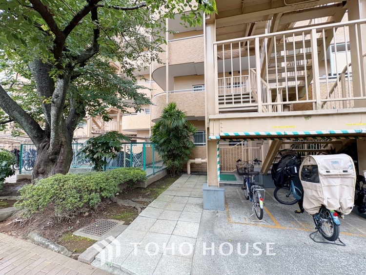 内装 【Private room】家族個々の安らぎの空間。プライベートなBedRoomは暮らす方の感性で造り上げたいもの。誰もが好みで飾れるシンプルな室内に仕上げてあります。