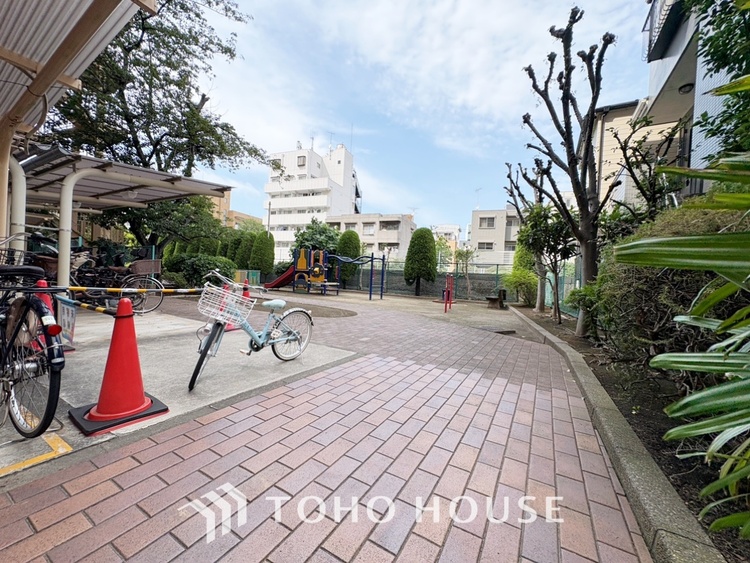 内装 【Quietness】プライベートなお部屋では静かに時を過ごしたい。読書をして、物思いにふける・・光りに満たされた安らぎの空間をがここにはあります。