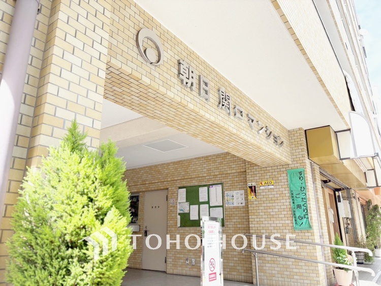 エントランス 【ENTRANCE】◆家族◆家で家族と過ごす時間は限られている。帰りを待つ家族の元へと急ぐときの弾む思い。そんな思いを引き立てる邸宅。