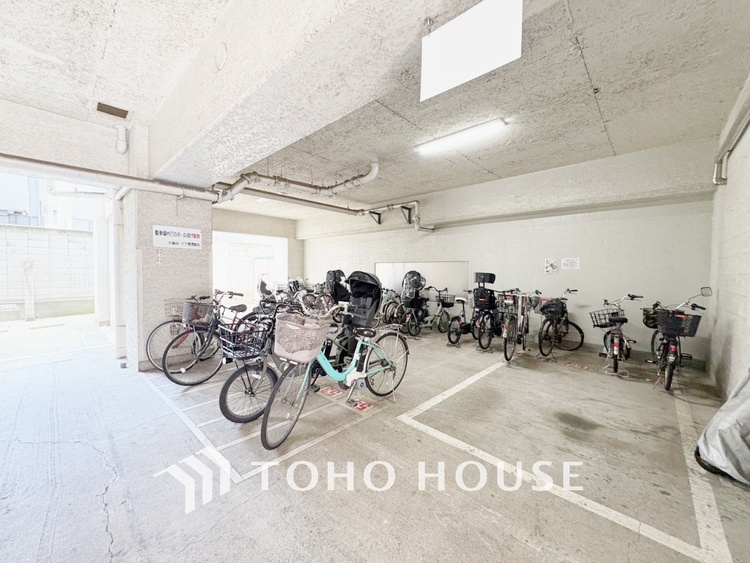 その他 【BICYCLE PAEKING LOT】◆駐輪場◆快適な生活には欠かせない自転車。開放的な駐輪場がございます。