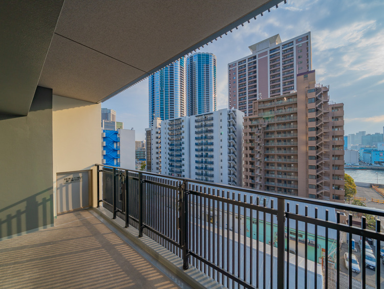その他 スタイリッシュなエンブレム。お洒落なマンションは入り口から。