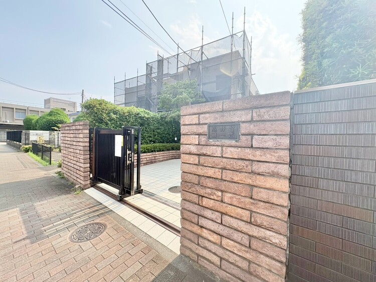 その他 上質感漂う玄関アプローチです。