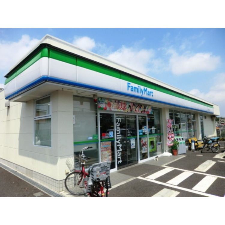 周辺 ファミリーマート(約550m)