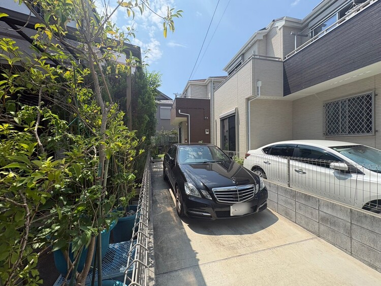 外観 住む人を映し出す洗練された佇まいは、いつまでも輝き続けながらいつしか街の風景に溶け込んでいきます。