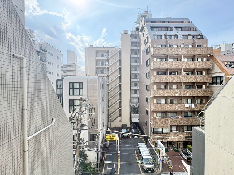 バルコニー 頬をなでる、優しい風を感じることが出来ます。