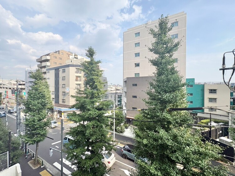 バルコニー 頬をなでる、優しい風を感じることが出来ます。