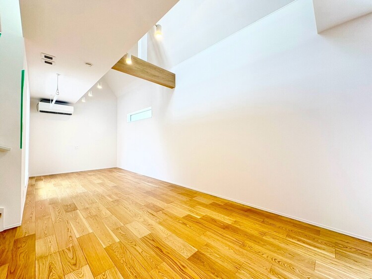 居間 快適に過ごす毎日を求めて、暮らしの中でご自身の「マイホーム」に創り上げてください。
