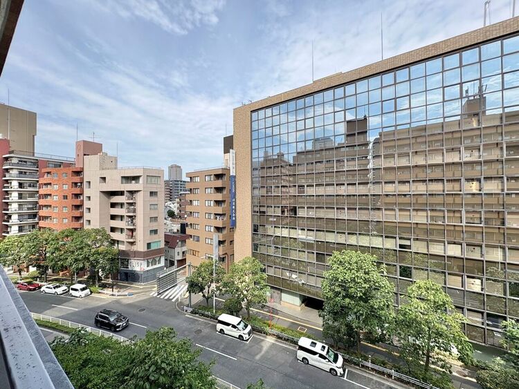 バルコニー 頬をなでる、優しい風を感じることが出来ます。