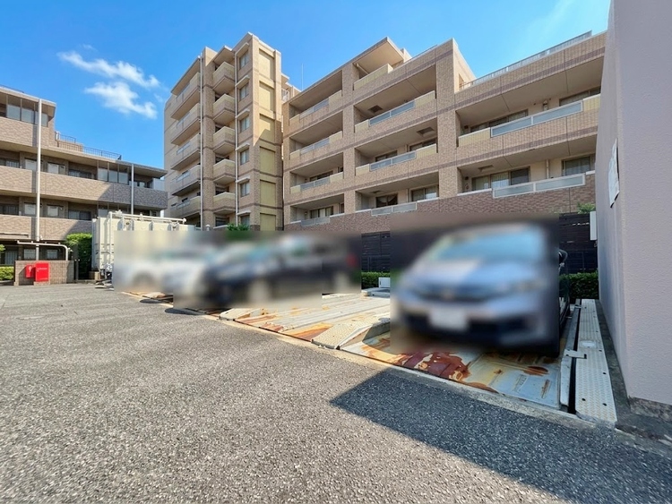 駐車場 本物件の駐車スペースです。車種制限のある場合もございますので、お気軽にお問い合わせくださいませ。