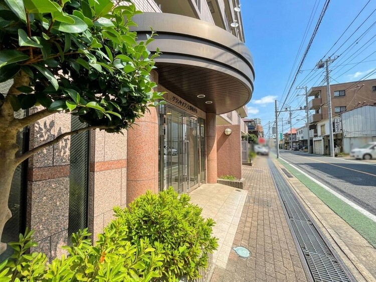 エントランス 外と内をつなぐエントランスは、まさに顔となる場所。