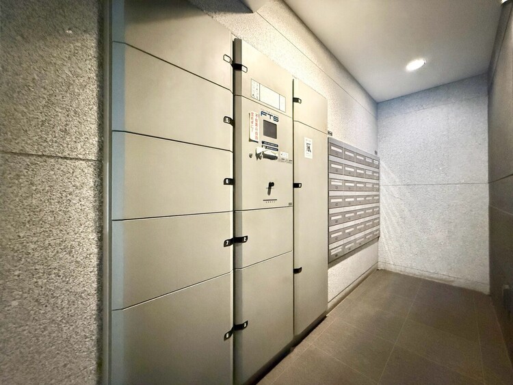 設備 共用部分の宅配ボックスです。留守中の荷物受け取りもできるので、安心して外出ができますね。