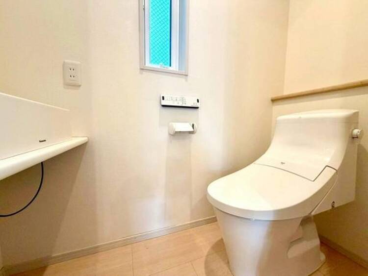 トイレ 清潔感のあるシンプルで使いやすいトイレです。