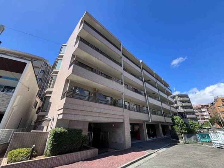 外観 それぞれが思い描く理想の「ライフスタイル」や「ライフステージ」を実現するため、住む人がいつまでも心地良さを感じ続けられる多様な住空間を創造します。
