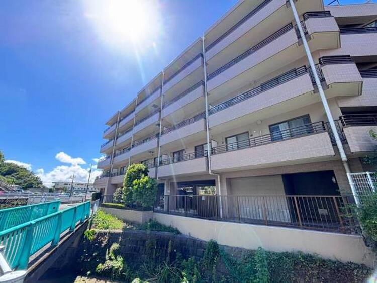 外観 豊かな居住性とクオリティが見事に調和した住空間は住まうことの喜びを感じさせてくれます。