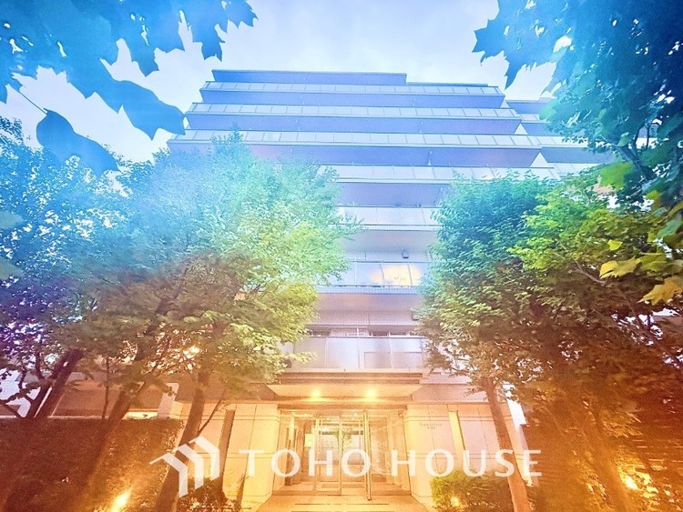 外観 漂う上質な空気感、マンションに入れば「おかえりなさい」と笑顔で迎えてくれるエントランス。最良の心配りを感じるマンションでした。