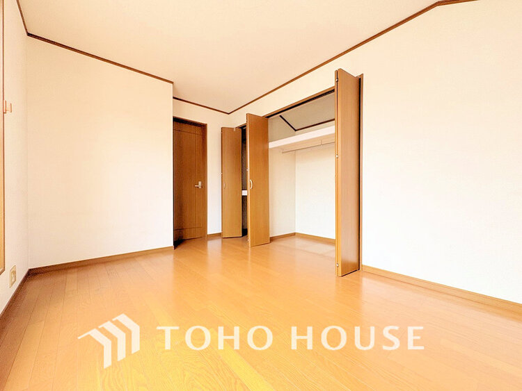 内装 シンプルですっきりとした室内は飽きのこない居心地の良い雰囲気