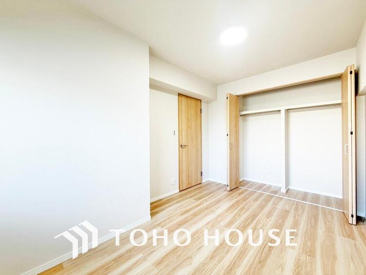 内装 白を基調とした室内は、明るい住空間を造り出すだけでなく、清潔感をもたらしてくれます。