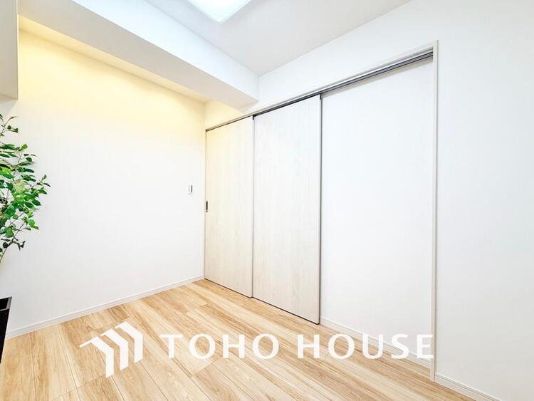 内装 家具の配置のし易い室内です。趣味の部屋としても充分な広さを確保しております。
