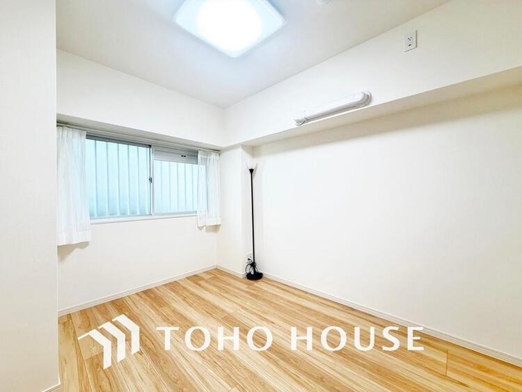 内装 採光もある洋室は、くつろぎのひと時を過ごすのにぴったり