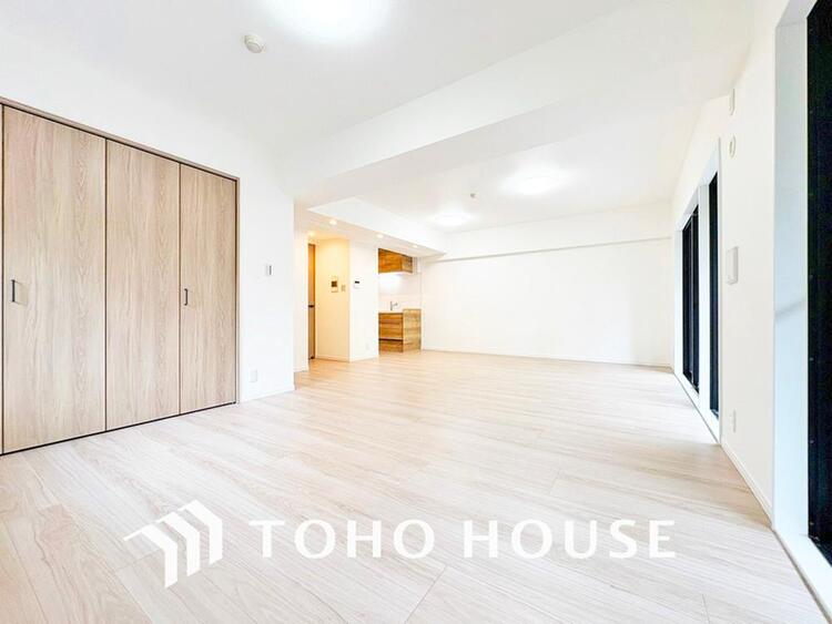 内装 広がりのある住空間、家族が集まるリビング・ダイニング