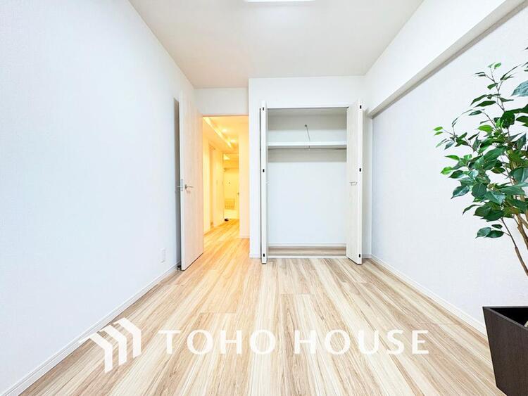 内装 白を基調とした室内は、明るい住空間を造り出すだけでなく、清潔感をもたらしてくれます。