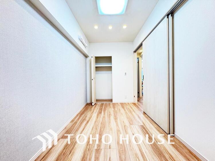 内装 家具の配置のし易い室内です。趣味の部屋としても充分な広さを確保しております。
