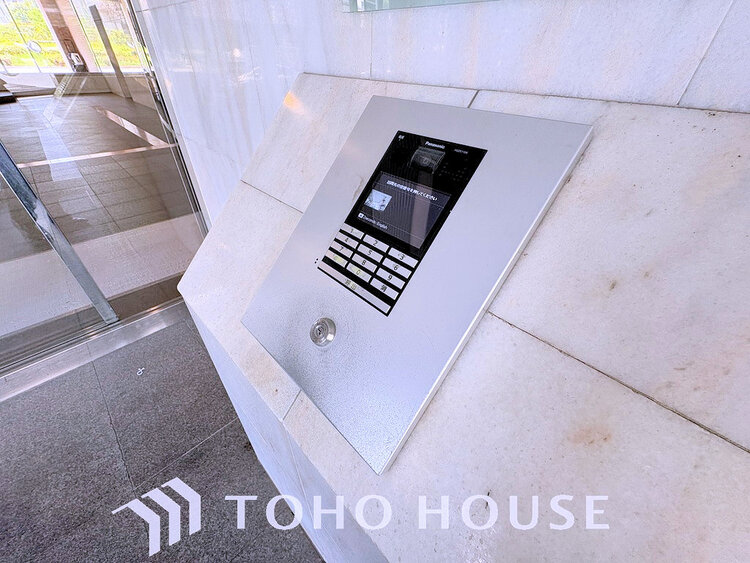 その他 エントランスはオートロック完備で安心のセキュリティ