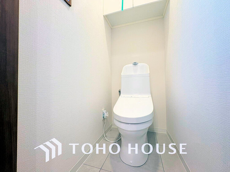 トイレ 白いクロスにより清潔感のあるトイレ