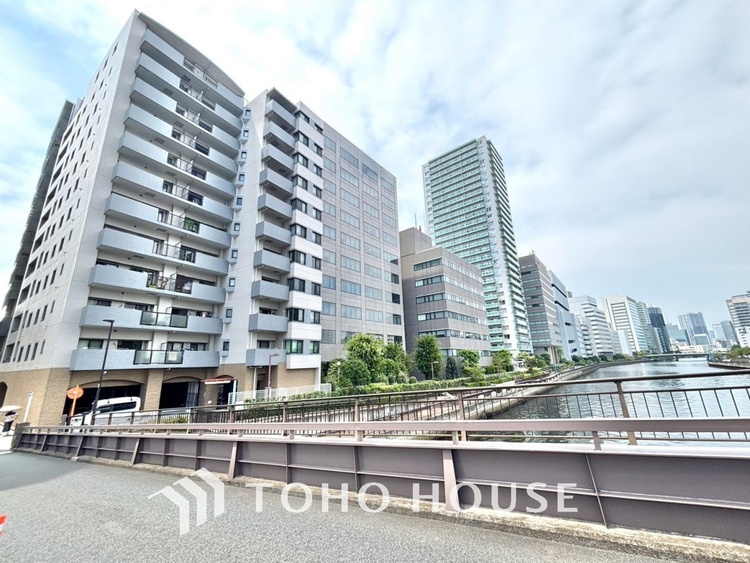 外観 漂う上質な空気感、マンションに入れば「おかえりなさい」と笑顔で迎えてくれるエントランス。最良の心配りを感じるマンションでした。