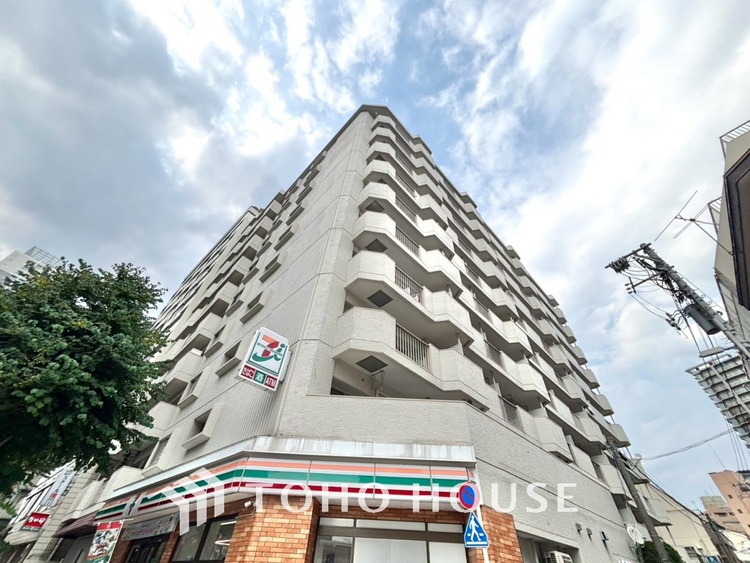 外観 漂う上質な空気感、マンションに入れば「おかえりなさい」と笑顔で迎えてくれるエントランス。最良の心配りを感じるマンションでした。