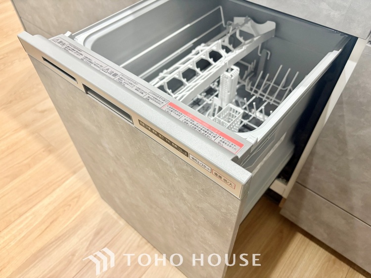 キッチン 【KITCHEN】◆開放的◆後片付けが楽なシステムキッチン。収納スペースの充実！