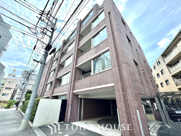 外観 漂う上質な空気感、マンションに入れば「おかえりなさい」と笑顔で迎えてくれるエントランス。最良の心配りを感じるマンションでした。