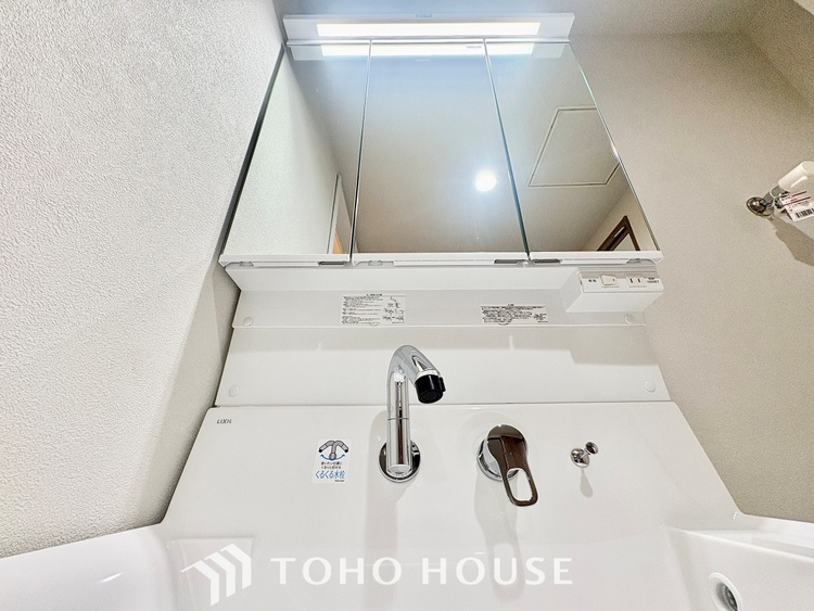 洗面 【WASHROOM】◆快適◆煌びやかな暮らしの中にも忘れたくない快適さ。大きな収納が助けてくれます。