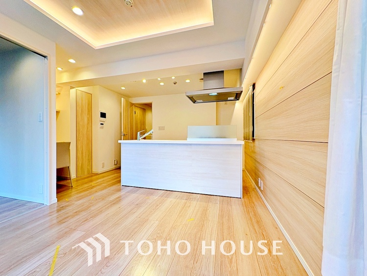 内装 使いやすく、明るい洋室に仕上がります。子供部屋や趣味のお部屋にご利用できます。ご自身で家具などを配置し、素敵な空間を創り上げられます。