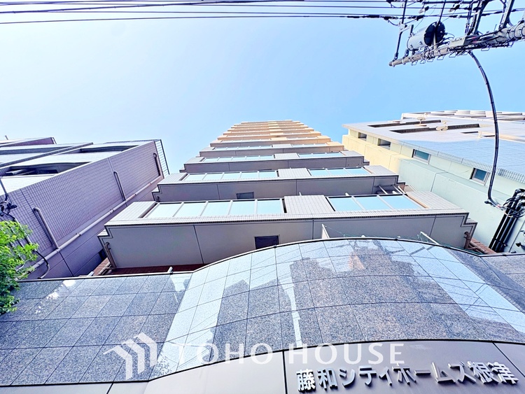 外観 漂う上質な空気感、マンションに入れば「おかえりなさい」と笑顔で迎えてくれるエントランス。最良の心配りを感じるマンションでした。