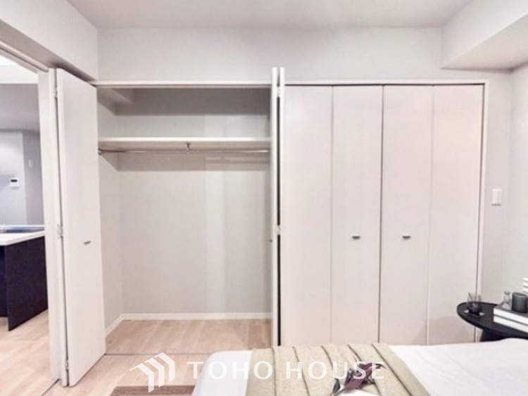 内装 使いやすく、明るい洋室に仕上がります。子供部屋や趣味のお部屋にご利用できます。ご自身で家具などを配置し、素敵な空間を創り上げられます。