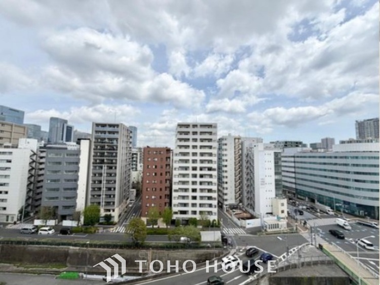 その他 【Blue sky terrace】見上げると、空。時間を忘れ大空を見上げるなんて、いつぶりだろうか。こんなにも広く美しい情景がこの頭上にあったなんて。時間を忘れ、時を知る。