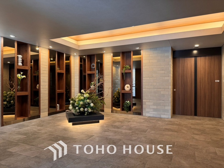 エントランス 【ENTRANCE】◆家の顔◆玄関は家の顔。収納上手は玄関を制する。