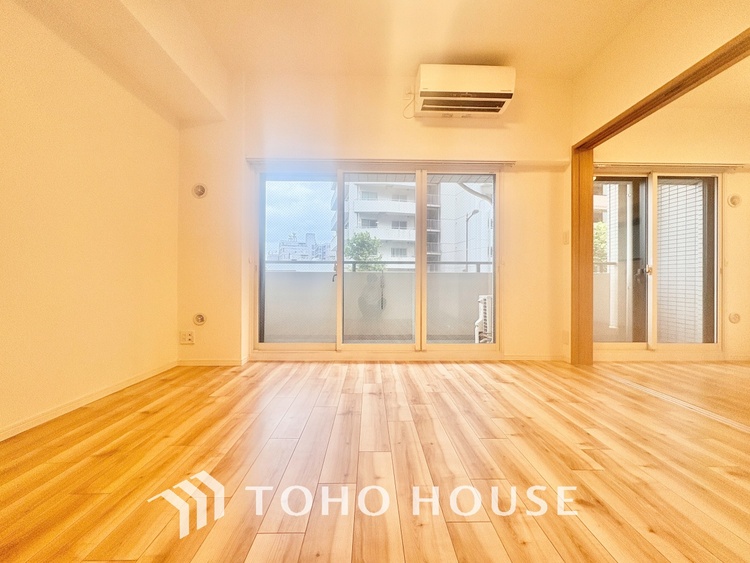 内装 【LIVING】◆眩い◆光が燦々と入り、家族の笑顔を照らす。「いつまでも続いて」と願う夢のような毎日がここにある。