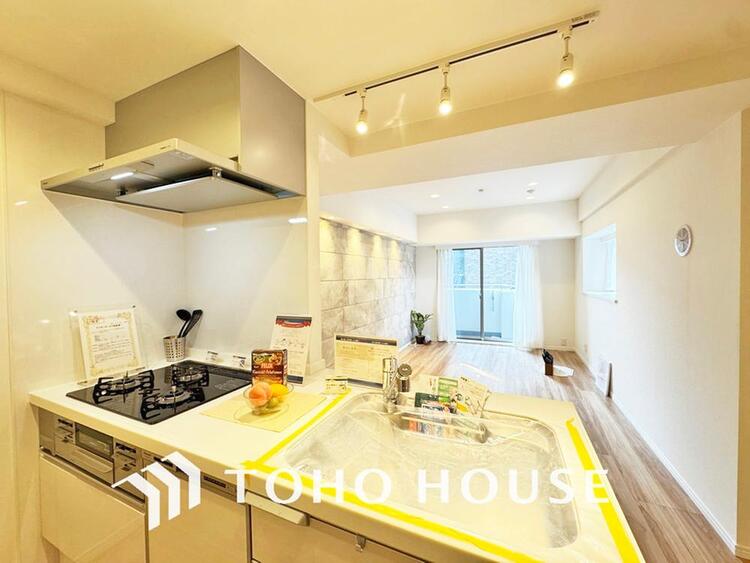 キッチン シンプルな部屋の雰囲気に溶け合うナチュラルキッチン