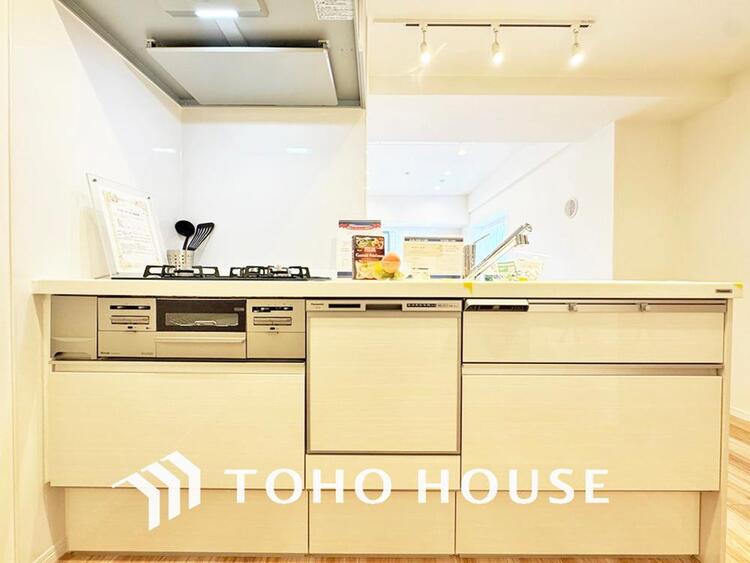 キッチン ご家族みんなで調理ができる位のスペースを実現したキッチン空間となっております。