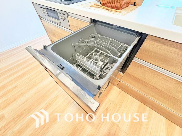 キッチン ご家族みんなで調理ができる位のスペースを実現したキッチン空間となっております。