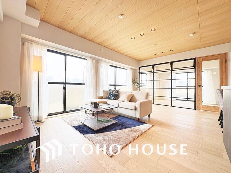 内装 広がりのある住空間、家族が集まるリビング・ダイニング