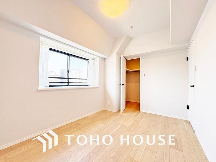 内装 採光もある洋室は、くつろぎのひと時を過ごすのにぴったり
