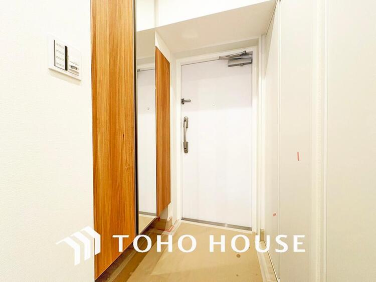 玄関 落ち着いた雰囲気の玄関、家族の帰りを暖かく迎えてくれます